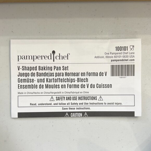 Brand New V-Shaped Baking Pan Set by Pampered Chef! - Picture 3 of 11